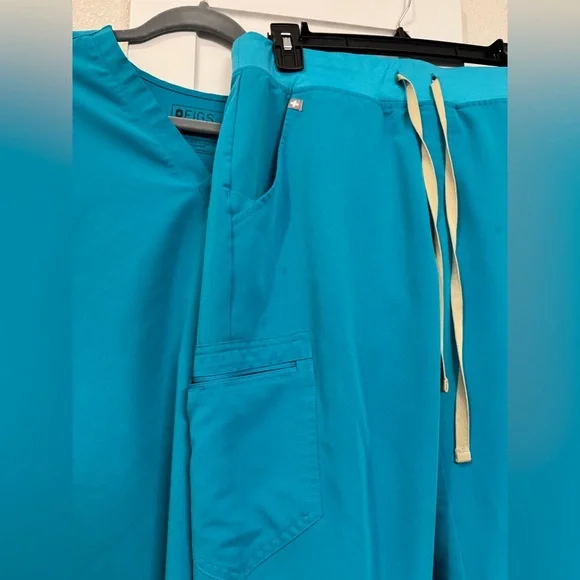 FIGS Teal Scrub Set — Catarina Top + Zamora Joggers (Small Stains) - Picture 2 of 9